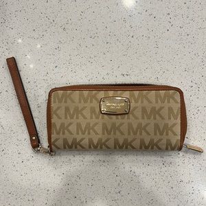 Michael Kors, tan wallet wristlet